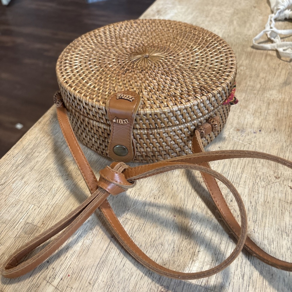 Straw Studios | Hand Woven Round Purse | 8" x 2.75" | Leather Strap | Never Used